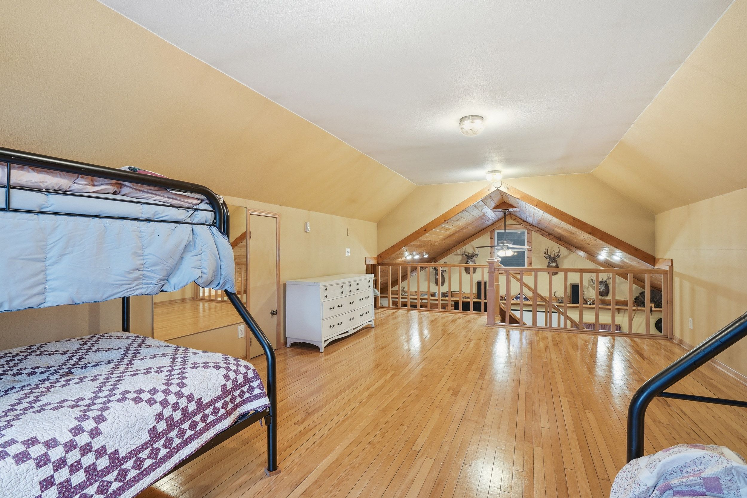 Listing Photo: 3300 Underwood Ave 0024-